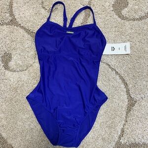 NWT Arena Womens Solid Light Drop Back  B  Size 34